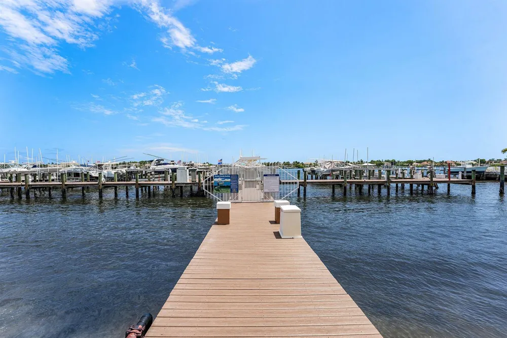 167 Yacht Club Way #205 Hypoluxo, FL 33462