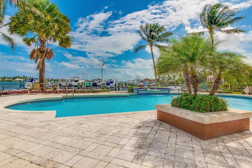 167 Yacht Club Way #205 Hypoluxo, FL 33462