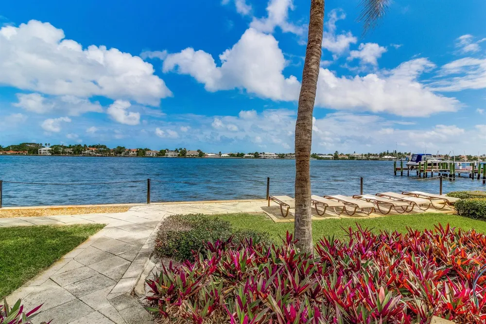 167 Yacht Club Way #205 Hypoluxo, FL 33462