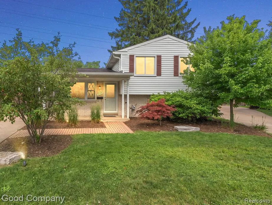 3026 Linwood Court Royal Oak City, MI 48073