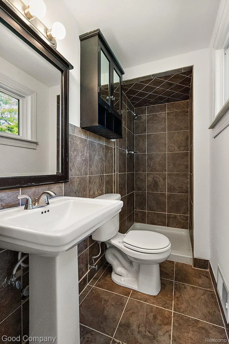 3026 Linwood Court Royal Oak City, MI 48073