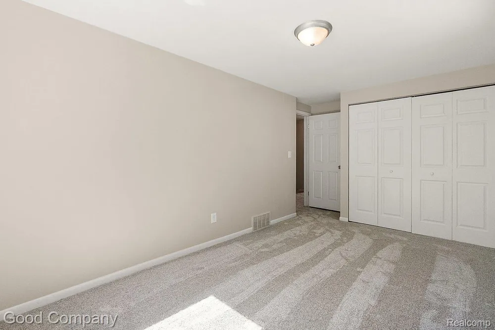 3026 Linwood Court Royal Oak City, MI 48073