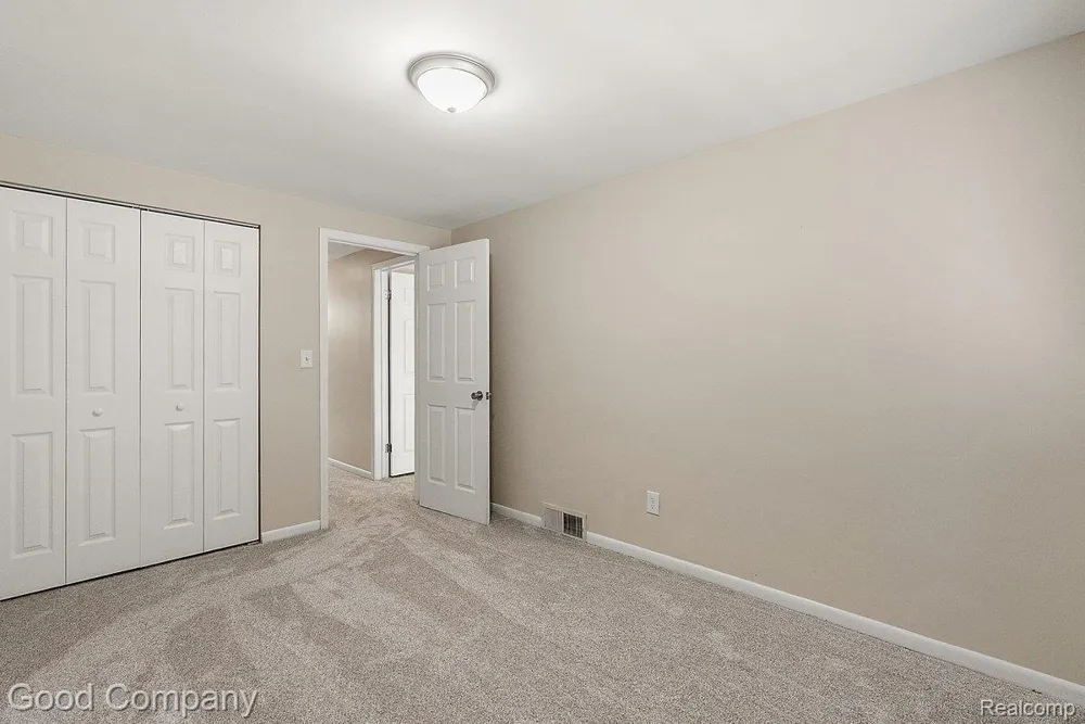 3026 Linwood Court Royal Oak City, MI 48073