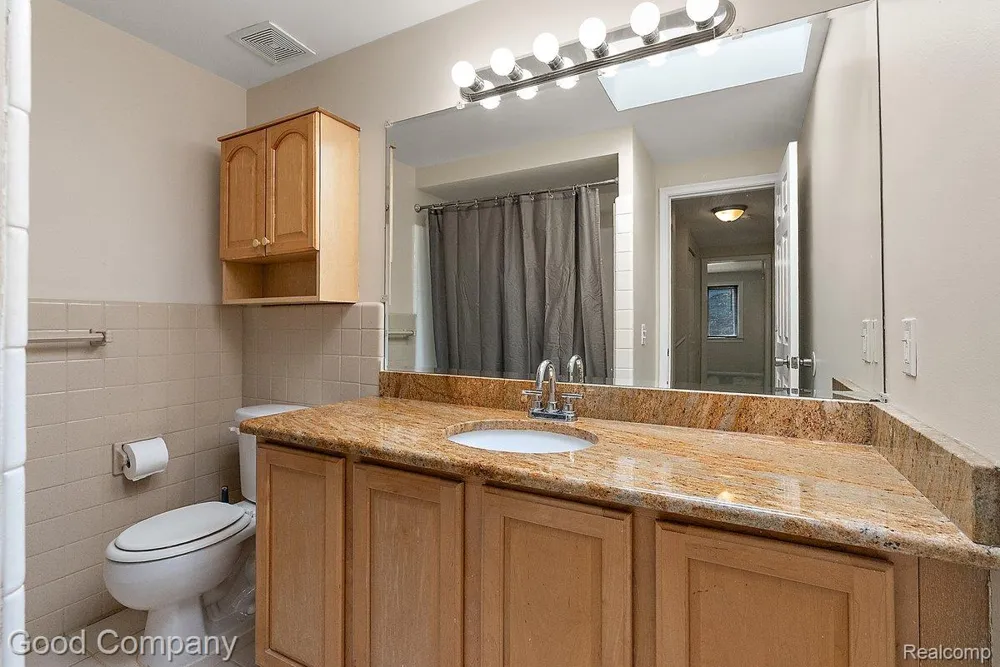 3026 Linwood Court Royal Oak City, MI 48073