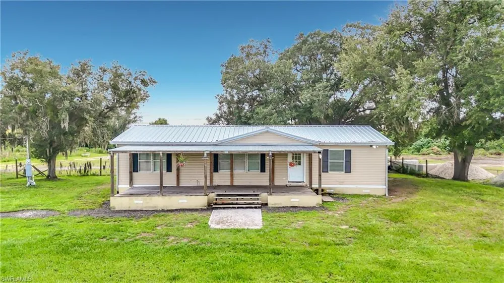 19910 E STATE ROAD 64 Bradenton Beach, FL 34212