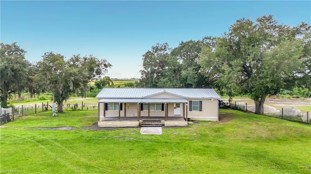 19910 E STATE ROAD 64 Bradenton Beach, FL 34212
