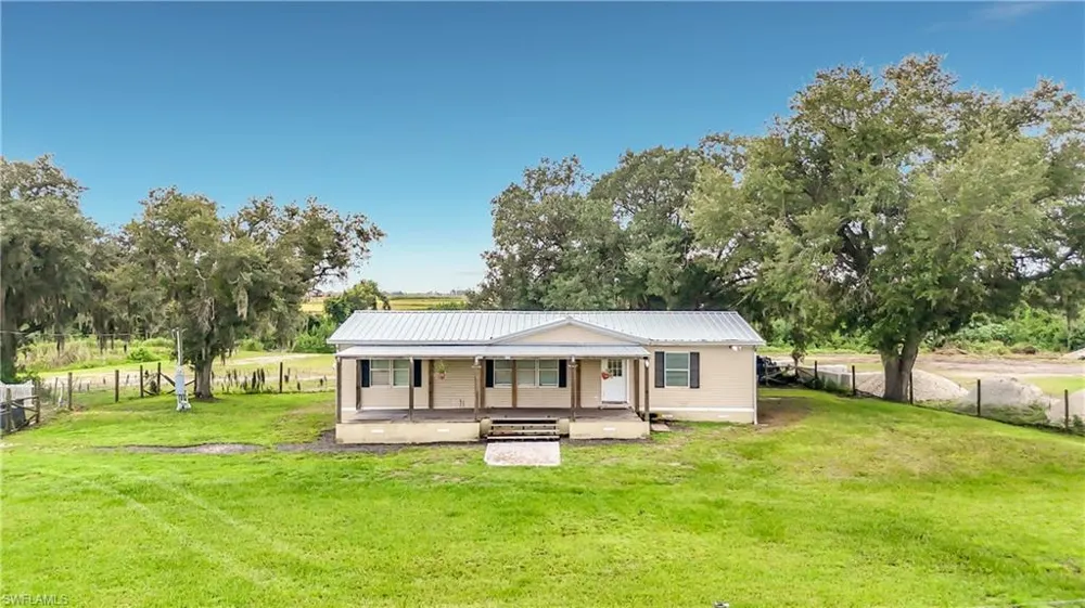 19910 E STATE ROAD 64 Bradenton Beach, FL 34212
