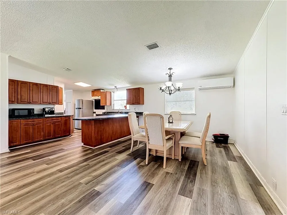 19910 E STATE ROAD 64 Bradenton Beach, FL 34212