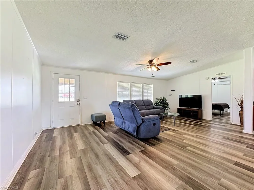 19910 E STATE ROAD 64 Bradenton Beach, FL 34212