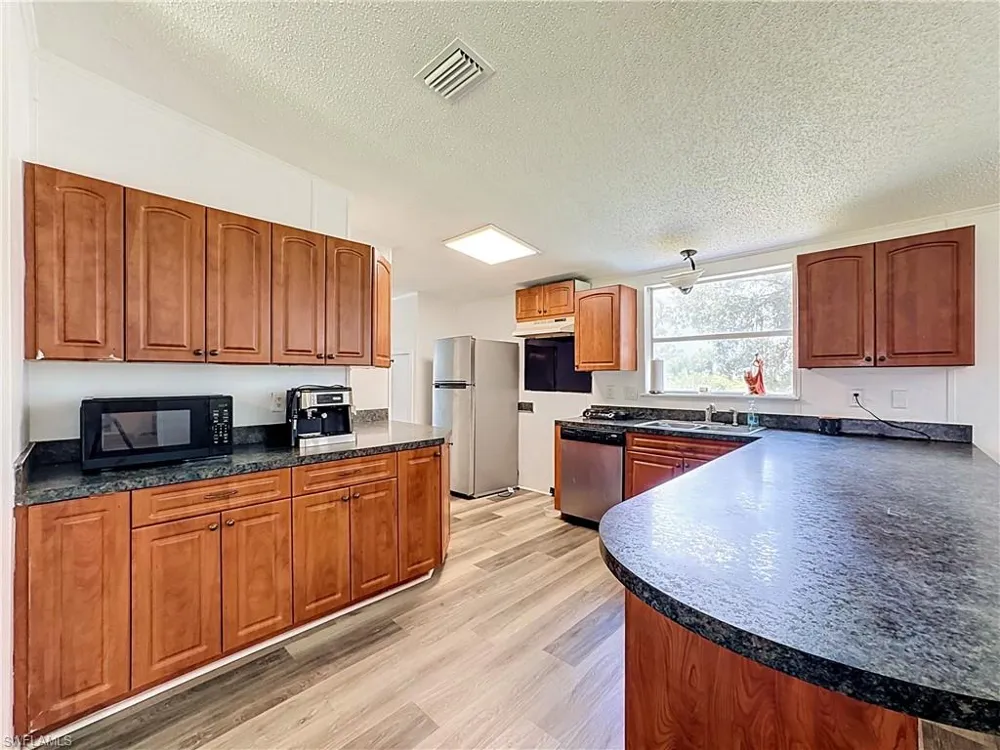 19910 E STATE ROAD 64 Bradenton Beach, FL 34212