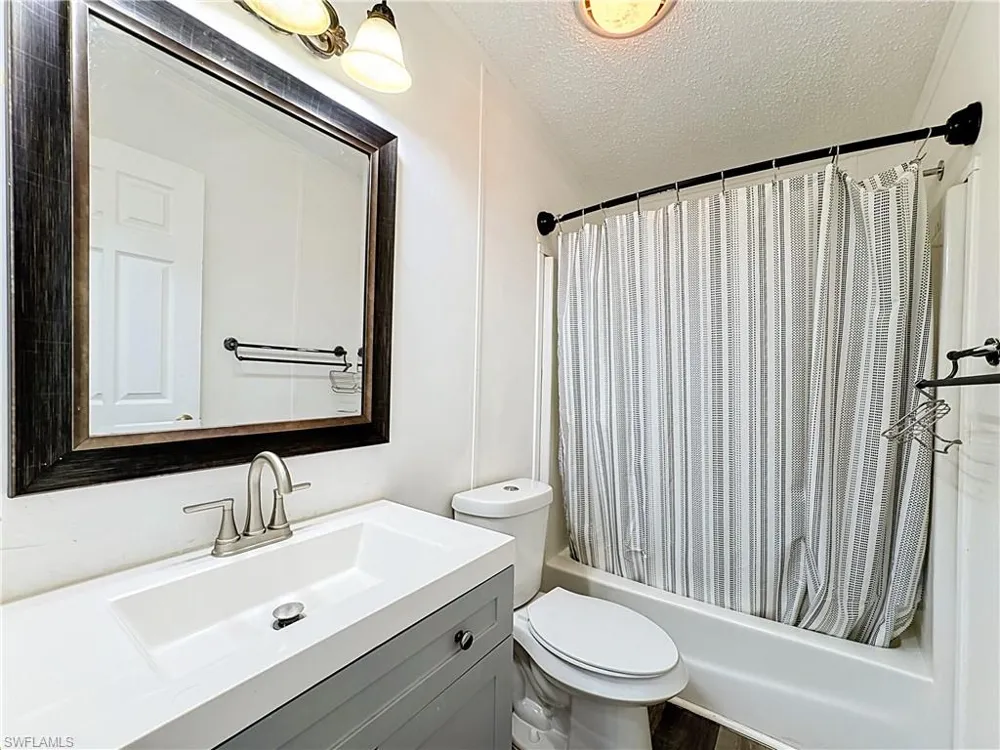 19910 E STATE ROAD 64 Bradenton Beach, FL 34212