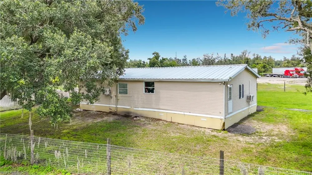 19910 E STATE ROAD 64 Bradenton Beach, FL 34212