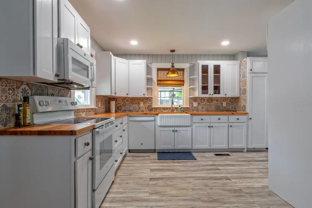 1919 S PALMETTO AVENUE Sanford, FL 32771