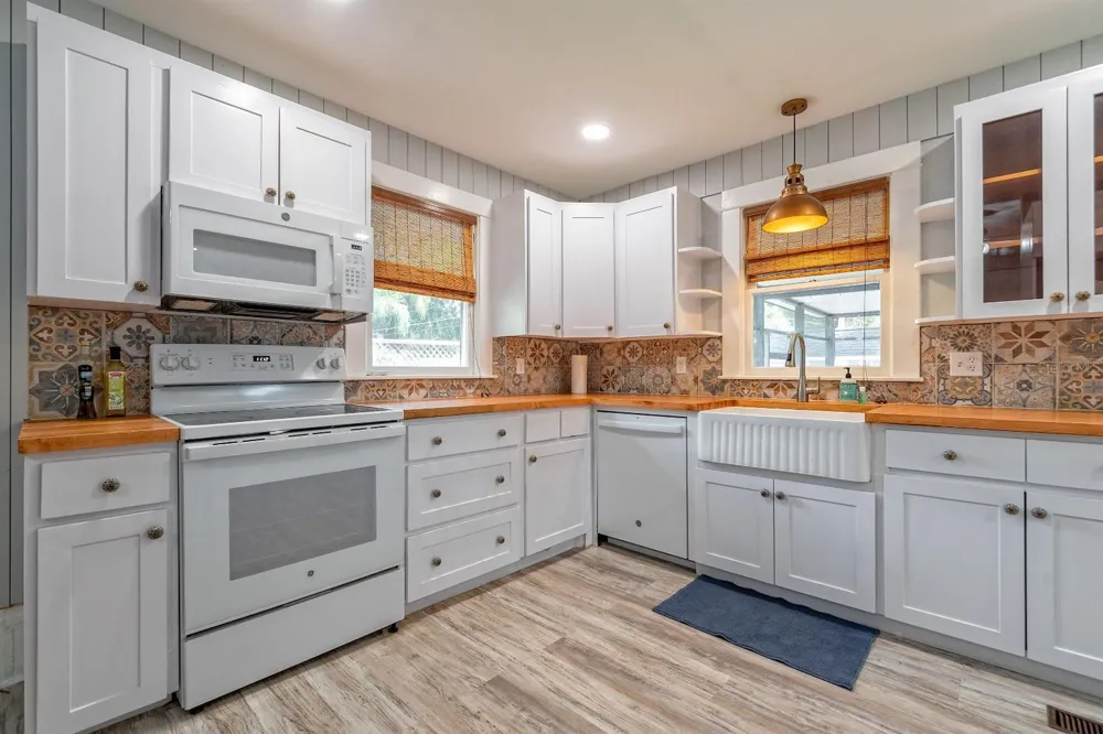1919 S PALMETTO AVENUE Sanford, FL 32771