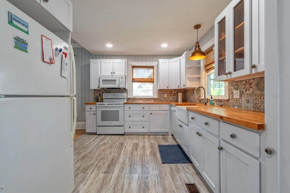 1919 S PALMETTO AVENUE Sanford, FL 32771
