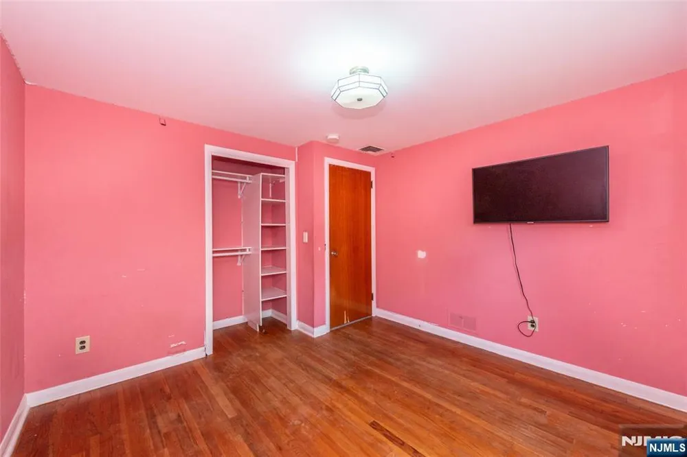 23 Urma Place Bloomfield, NJ 07003