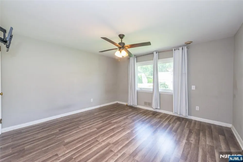 23 Urma Place Bloomfield, NJ 07003