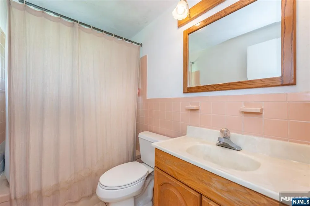 23 Urma Place Bloomfield, NJ 07003