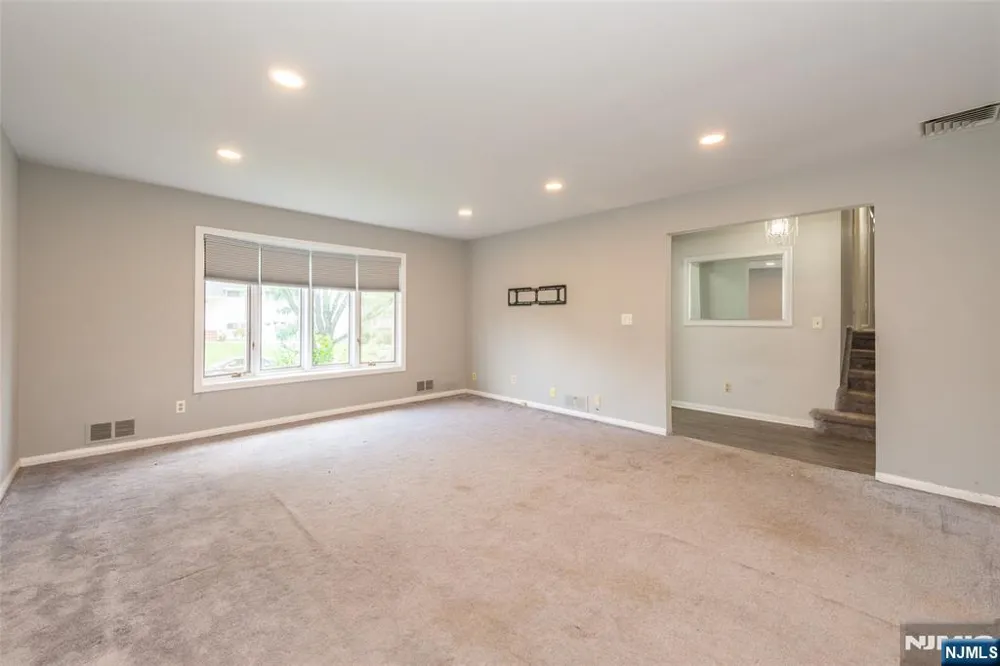 23 Urma Place Bloomfield, NJ 07003