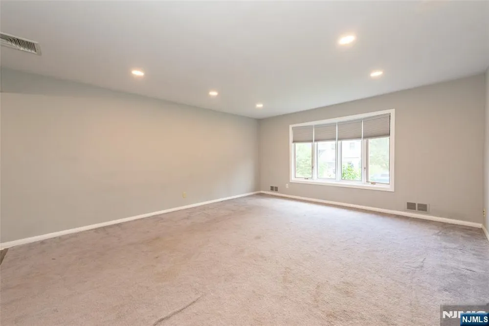 23 Urma Place Bloomfield, NJ 07003