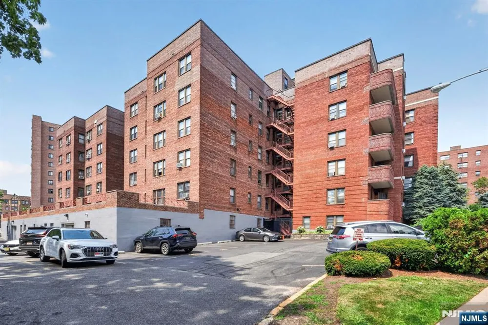 100 Prospect Avenue 4C Hackensack, NJ 07601