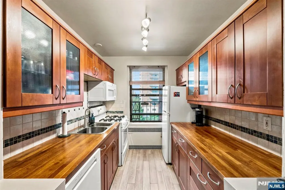 100 Prospect Avenue 4C Hackensack, NJ 07601