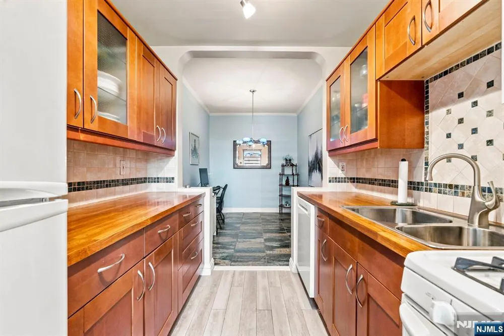 100 Prospect Avenue 4C Hackensack, NJ 07601