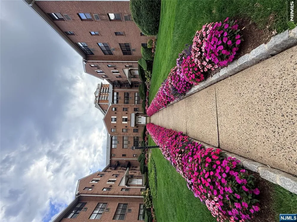 220 Prospect Avenue 3D Hackensack, NJ 07601
