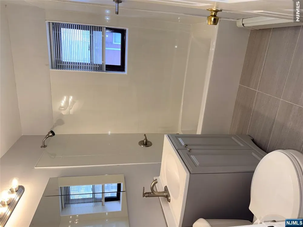 220 Prospect Avenue 3D Hackensack, NJ 07601