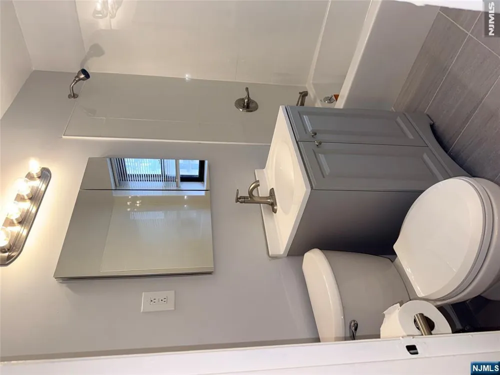 220 Prospect Avenue 3D Hackensack, NJ 07601