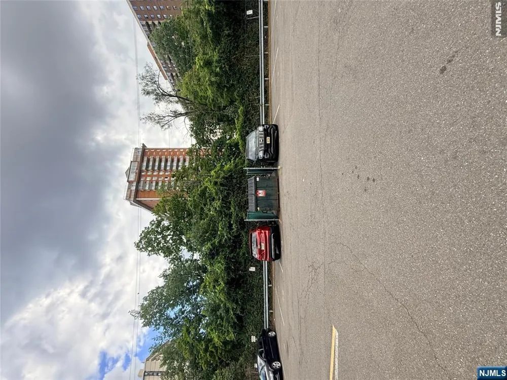 220 Prospect Avenue 3D Hackensack, NJ 07601