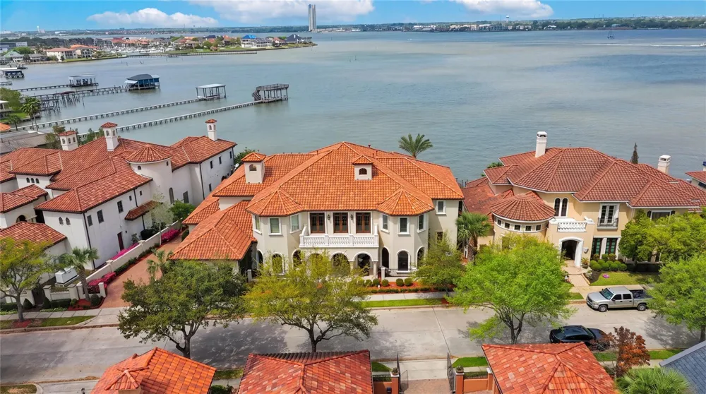6 Waterford Oaks Lane Kemah, TX 77565