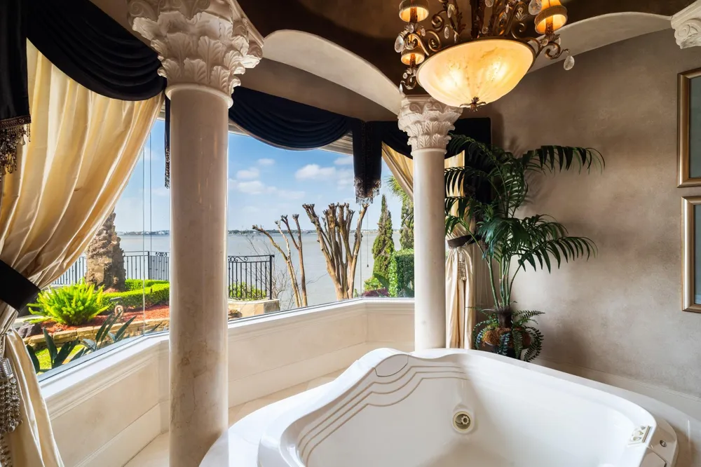 6 Waterford Oaks Lane Kemah, TX 77565