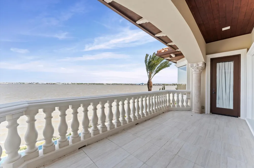 6 Waterford Oaks Lane Kemah, TX 77565