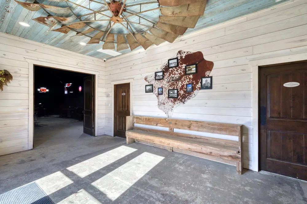 710 S May Street Madisonville, TX 77864