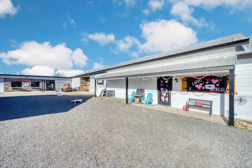 710 S May Street Madisonville, TX 77864