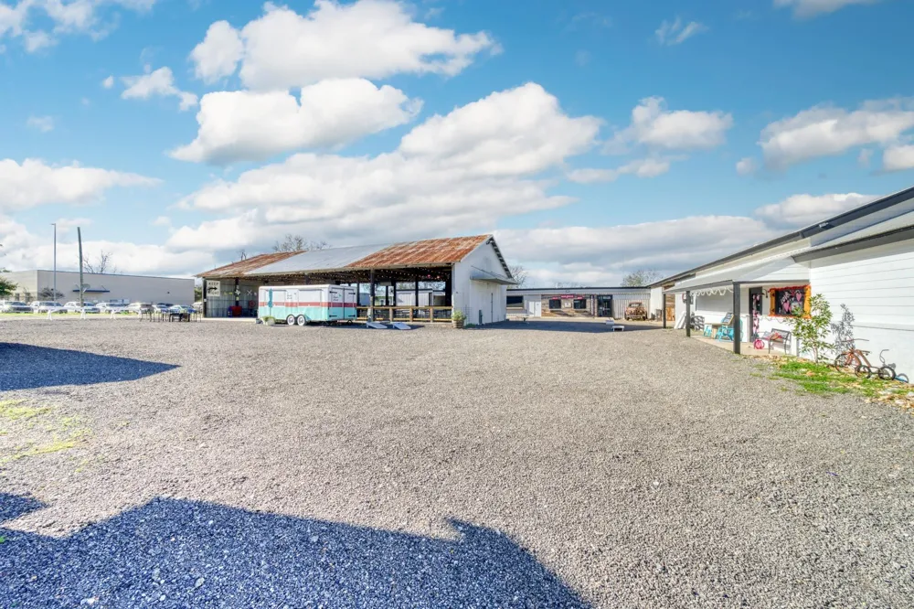 710 S May Street Madisonville, TX 77864