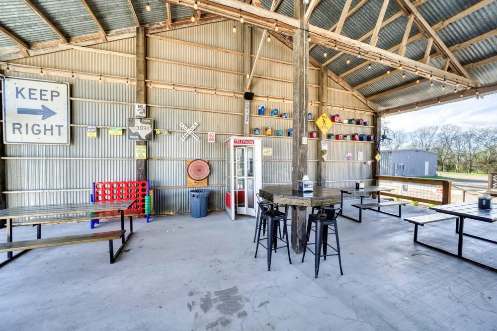 710 S May Street Madisonville, TX 77864