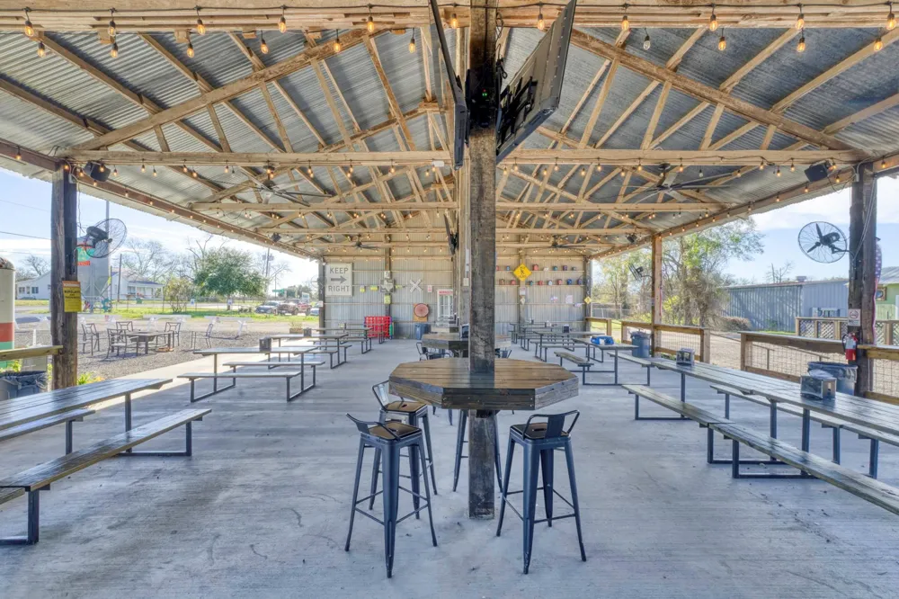 710 S May Street Madisonville, TX 77864