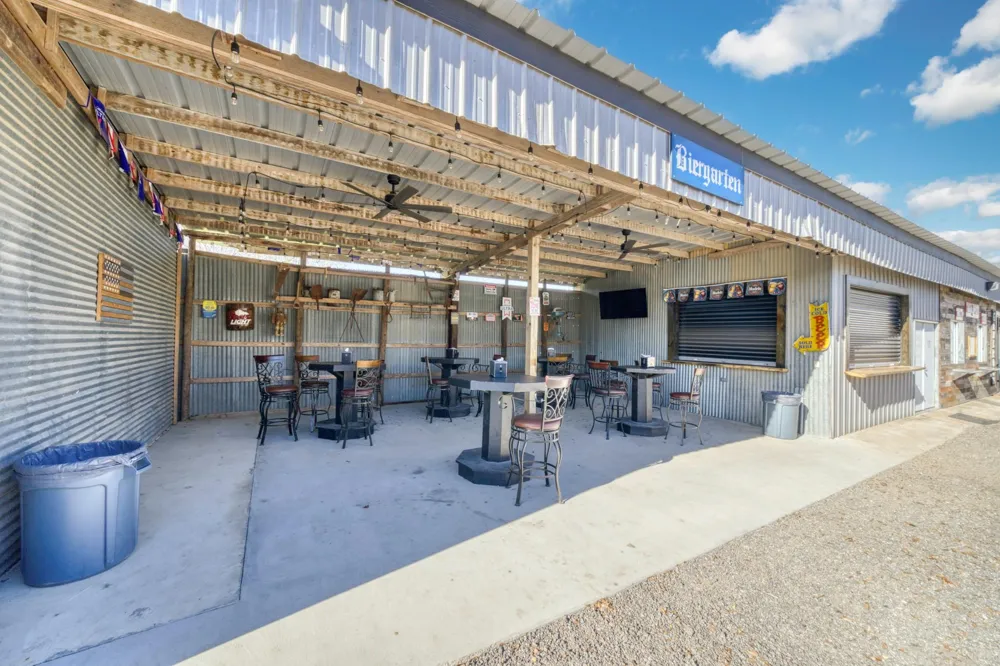 710 S May Street Madisonville, TX 77864