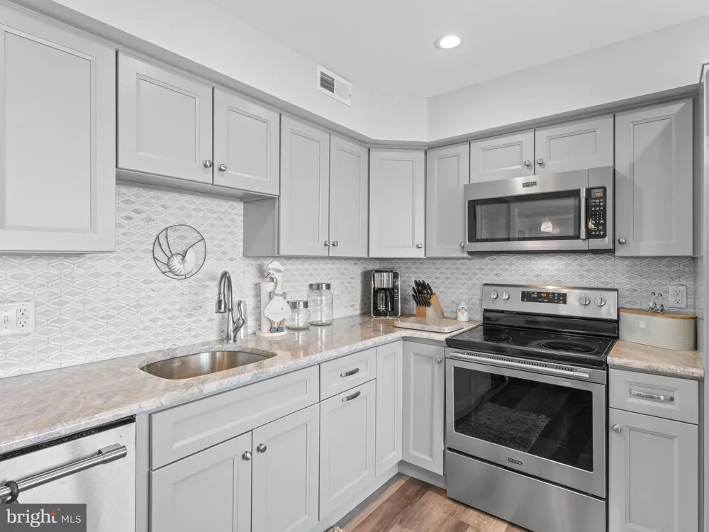 444 W SHORE DRIVE #APT 4 Brigantine, NJ 08203