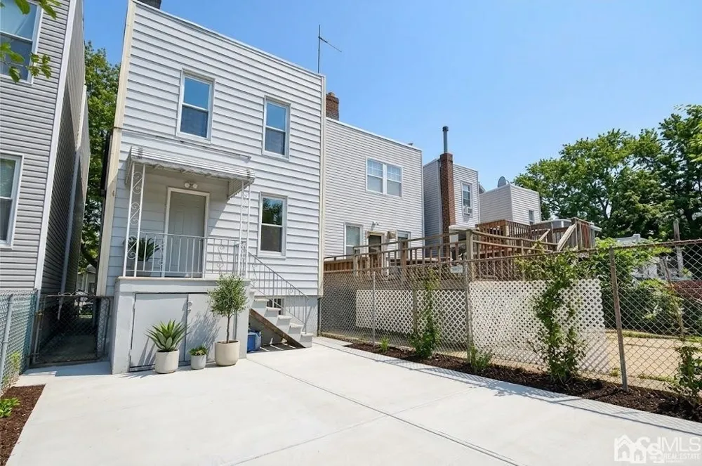 46 WILLIAMS AVE Jersey City, NJ 07304