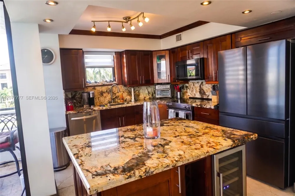 3300 NE 192nd St #1612 Aventura, FL 33180