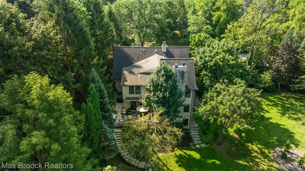 1200 W Lincoln Street Birmingham City, MI 48009