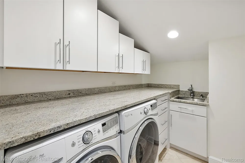 1200 W Lincoln Street Birmingham City, MI 48009