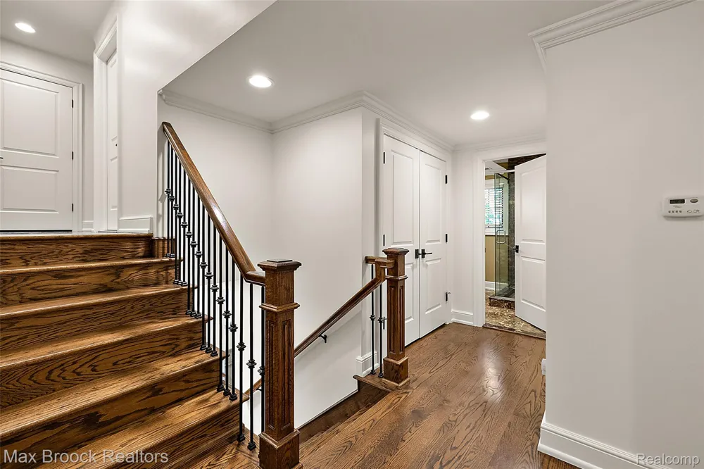 1200 W Lincoln Street Birmingham City, MI 48009