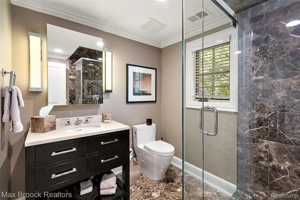 1200 W Lincoln Street Birmingham City, MI 48009