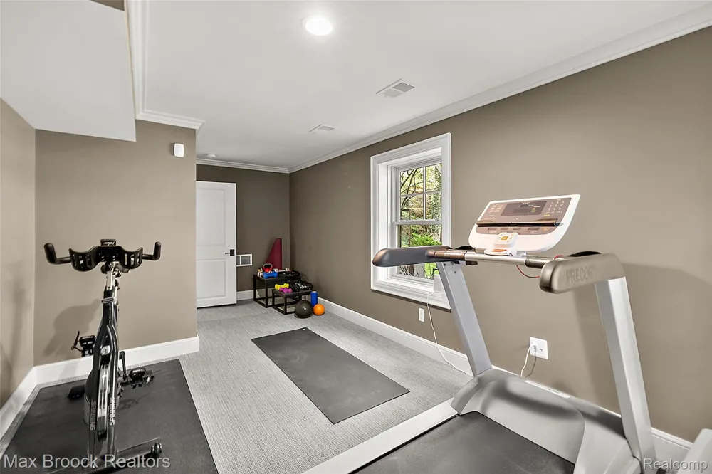 1200 W Lincoln Street Birmingham City, MI 48009