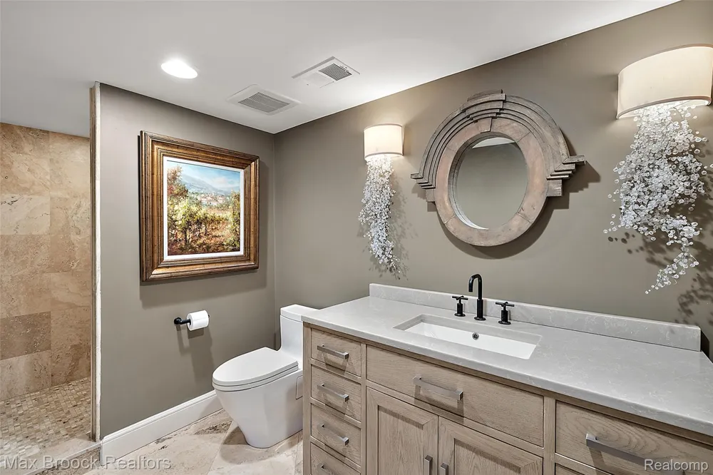 1200 W Lincoln Street Birmingham City, MI 48009