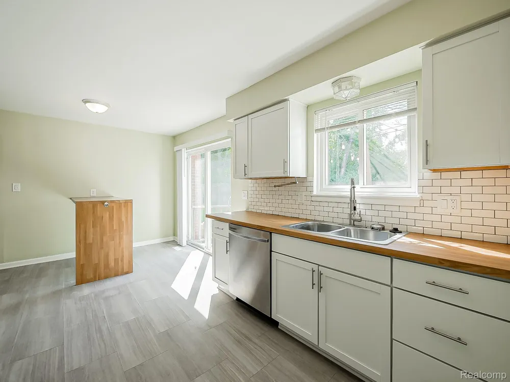 19501 Magnolia Parkway Southfield City, MI 48075